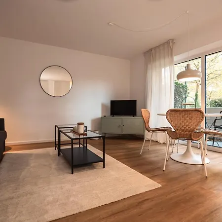 Mit Tiefgarage U. Balkon