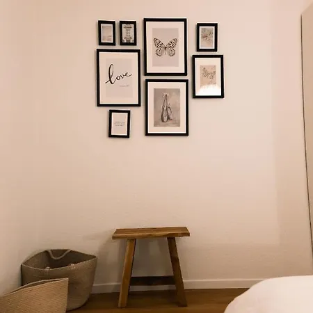 Mit Tiefgarage U. Balkon