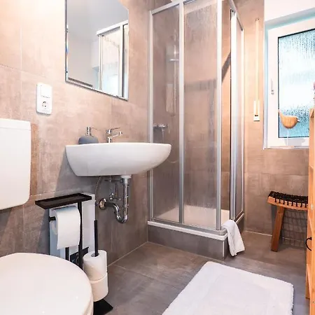 Mit Tiefgarage U. Balkon