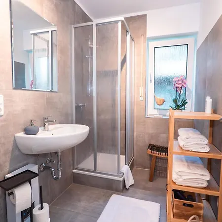 Mit Tiefgarage U. Balkon Apartment