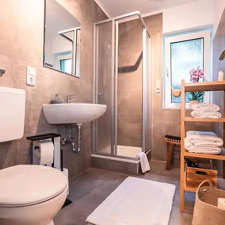 Apartment Mit Tiefgarage U. Balkon *