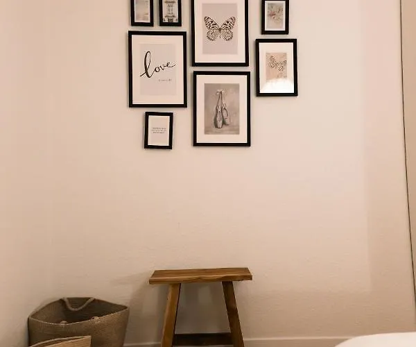 Mit Tiefgarage U. Balkon