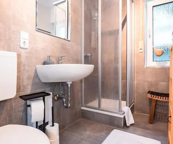 Mit Tiefgarage U. Balkon